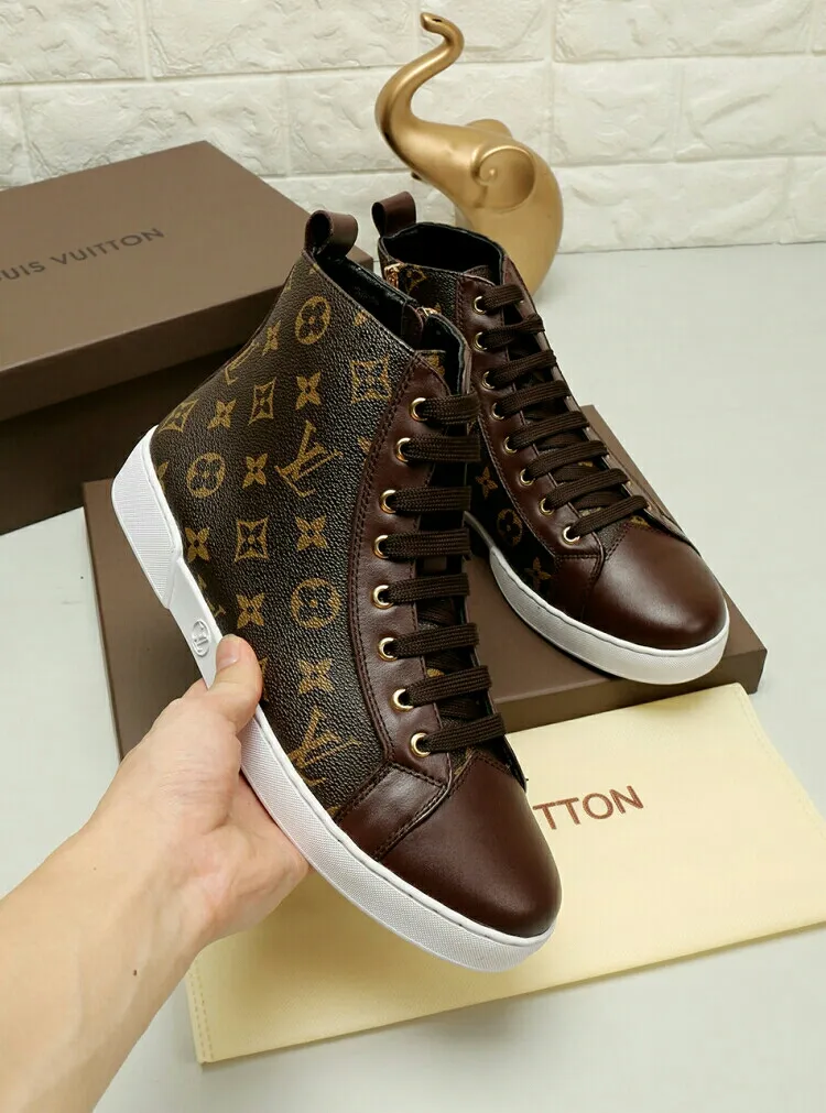 Factory price: 400 💰 LV’s new men’s boots are on the market, the Korean version has a zipper design on the inside! The latest colorway in Louis Vuitton’s classic collection! Original 1:1 exclusive molded custom model👍👍👍Simple and elegant, super versatile, comfortable and highly fitting, exclusive🚇️Upper: imported top-grade fine cowhide fabric, lining: custom soft sheepskin, matched with Louis Vuitton Monogram Ecli men's shoes 💰se canvas and pure white high-density rubber soles 🏆🏆🏆 Welcome all sellers to sell in the picture above, you can send one piece on behalf of you, the size is 38-44 (45 sizes can be customized)